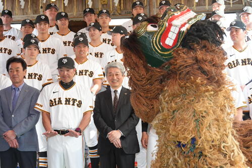 【巨人】阿部監督へ特別なバレンタイン、首里名物「のまんじゅう」の“の”がハートに