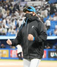 日本ハム】新庄監督、新庄マスク着用の敵将に「池山監督の笑顔見ると