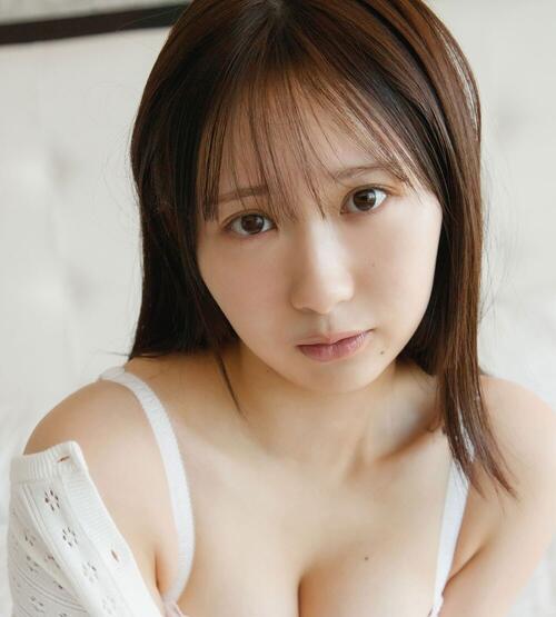 日向坂46藤嶌果歩、白ランジェリーのナチュラルカットが公開
