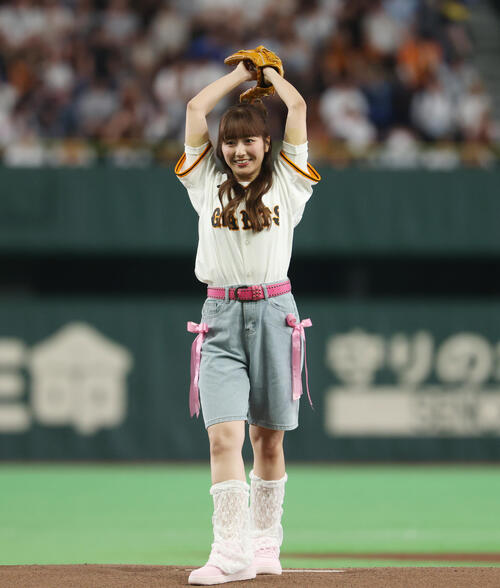 巨人】ももクロ佐々木彩夏、ノーバン始球式ならず「エネルギー