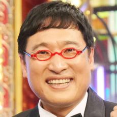 61歳・近藤真彦、細身パンツでイタリアのワイナリーに「カッコ良