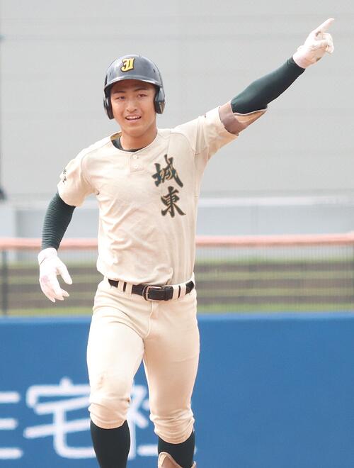 高校野球】保護者のバッグでユニホーム姿のくまのキーホルダー「子供の