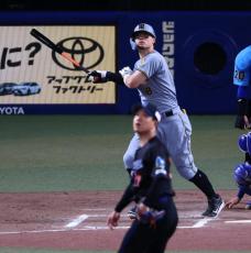 佐藤 中2―5神（14日） 佐藤がソロに20号3ラン｜Infoseekニュース