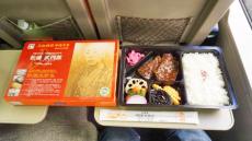 松阪駅「元祖特撰牛肉弁当（松浦武四郎掛け紙）」(1500円)～Go To トラベルキャンペーンの地域共通クーポンで駅弁買ってみた！