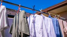 夏に気になる！ 服の&#8221;黄ばみ&#8221;と&#8221;ニオイ&#8221;を落とすコツ　洗濯のプロが解説