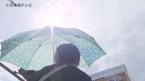 鳥取砂丘で「めちゃくちゃきついです」 今シーズン初めての猛暑日　山陰地方の多くの観測地点で今年の最高気温を記録