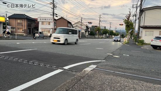 【速報】軽乗用車と自転車が衝突事故　高齢女性が意識不明の重体　鳥取県鳥取市