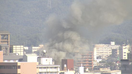 【速報】松江市の店舗兼住宅で火災　消火活動中