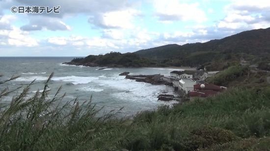 「海岸に人のようなものが倒れている」　海岸の岩の上に男性とみられる遺体　腐敗が進み年齢などは不明　島根県益田市