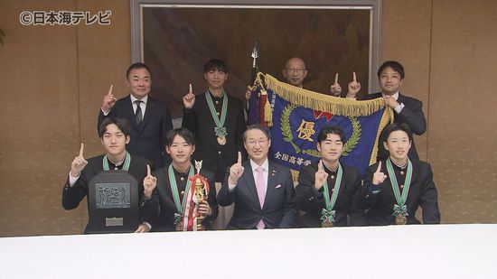 鳥取県勢“初”　悲願の全国初優勝　八頭高校男子ホッケー部が全国高校選抜ホッケー大会の結果報告