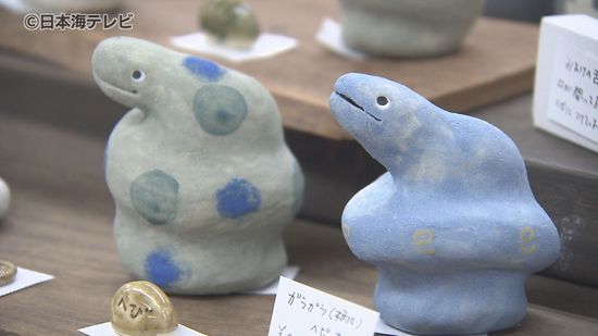 山陰各地の窯元の作品を一堂に　春の山陰民窯展　今年の干支であるヘビの置き物など約1万点の逸品を展示販売　鳥取県米子市