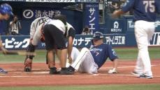 7月の打率は.394　DeNAの佐野恵太が左すねに死球受ける　【DeNAー巨人】