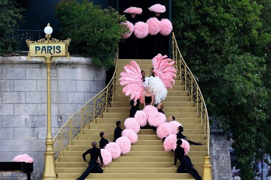 【パリ五輪】レディー・ガガ　特別に考案されたディオールの衣装を着用　開会式でパフォーマンス