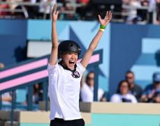 快挙！女子ストリートは14歳吉沢恋が金メダル　15歳赤間凛音も銀メダルで日本人がワンツー