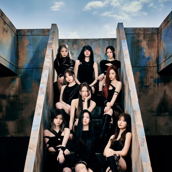 NiziU　最新アルバムが女性アーティストで今年度最高初週売り上げを記録