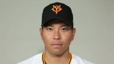 静まりかえった甲子園　巨人・大城卓三の脇腹に阪神・岩貞祐太の149キロ直撃　約1分間起き上がれず･･･