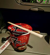 大韓航空「辛ラーメン」提供を取りやめ…背景に航空業界が震かんした“ある事故”が