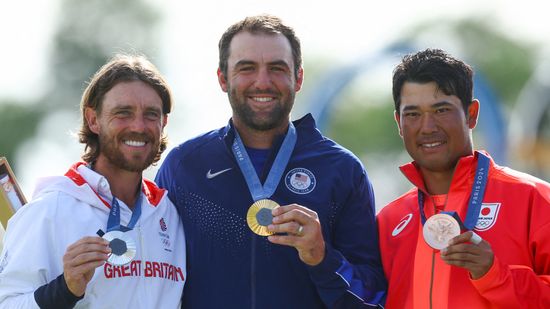 “激闘の証”松山英樹が銅メダルを獲得したゴルフ男子の表彰式が話題「おでこの日焼けが頑張りの証」