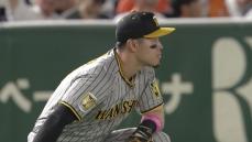 阪神・“サトテル”佐藤輝明がみっちり守備練習　前日の試合では得点につながるエラー　チームは0-1で敗戦