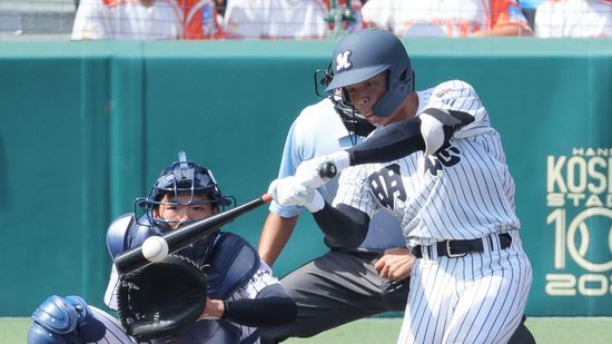 【高校野球】明徳義塾の主将・平尾成歩が執念のファインプレーも途中交代　仲間に背負われベンチへ　観客からは拍手