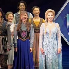 劇団四季『アナと雪の女王』、1000回公演を達成　記念した“特別カーテンコール”で感謝