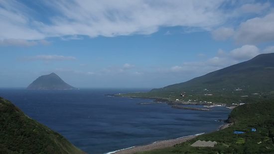 伊豆諸島などで一時津波注意報　小さな地震で津波発生の背景に「海底火山」？　 今後の活動は