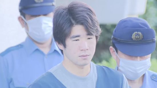 強盗被害品のクレカ使いチェーンリングなど詐取か　被告の男、起訴内容認める