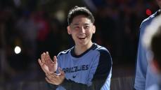 【NBA】河村勇輝が“謎ダンス”披露　仲間の好プレーに大興奮！椅子から立ち上がって軽快なステップ