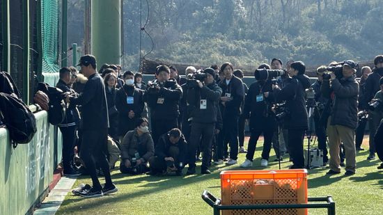 【巨人】田中将大が自主トレ公開　報道陣約60人が一挙手一投足を追う