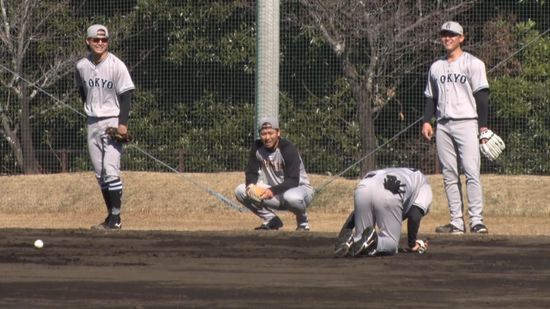 【巨人】ライブBPを終えて挑む特別ノック　投手5人が左右に振られ笑顔で悲鳴　第2クール最終日を締めくくる