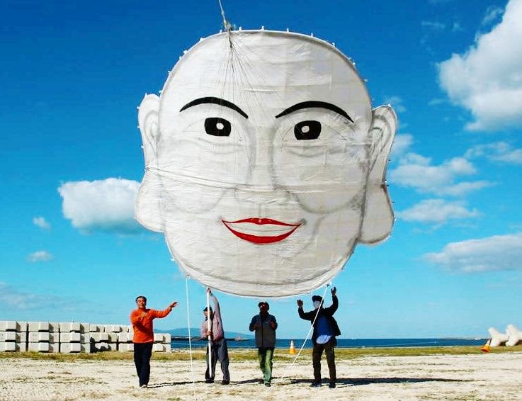 個性豊かなたこが大空を悠々　最大級の「みるく凧」平和願う　沖縄・石垣市で「新春大会」