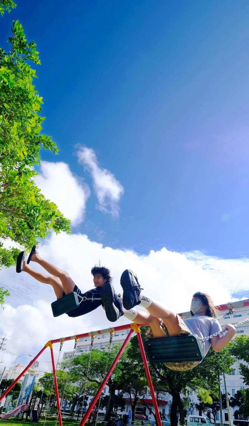 「このまま夏に一直線って感じ」 沖縄22地点で夏日　久米島町で26.3度、竹富町では27.5度観測