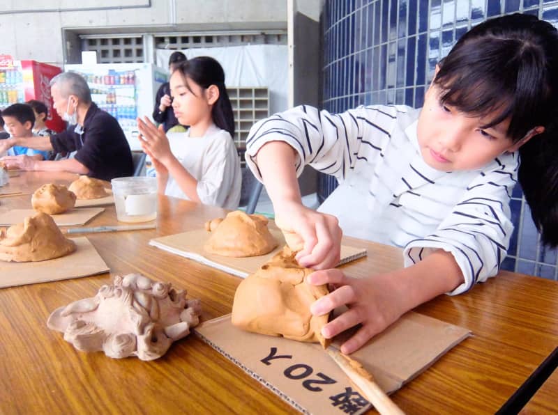 「かっこいいシーサーを作りたい」個性的に思い思い　子ども陶芸教室　沖縄・浦添市で沖展イベント