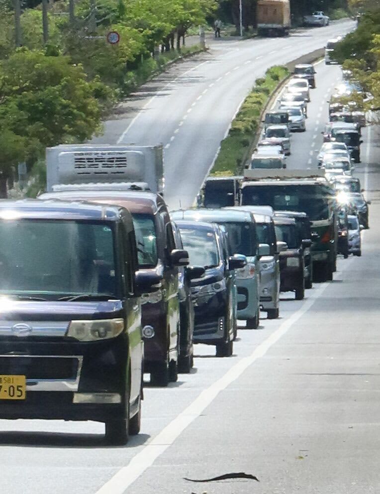 「避難しているけど渋滞で車が動かせない」110番多数　沖縄に13年ぶり津波警報