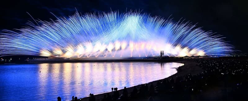 「また来たい」夜空染める花火10000発　国内外1万8000人楽しむ　沖縄・宜野湾市で琉球海炎祭