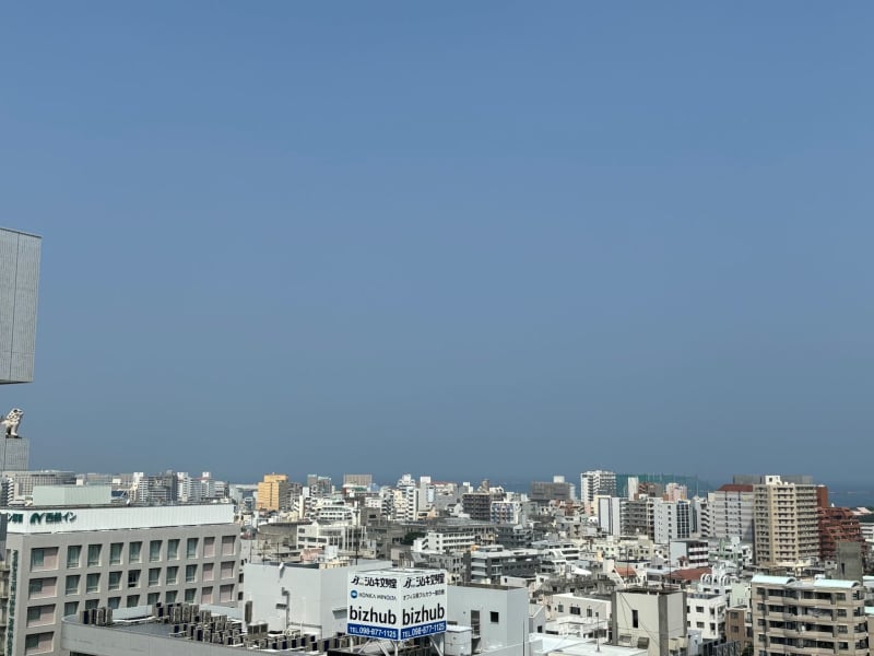 沖縄の空、白くかすむ　空気中のごみの影響か【動画あり】