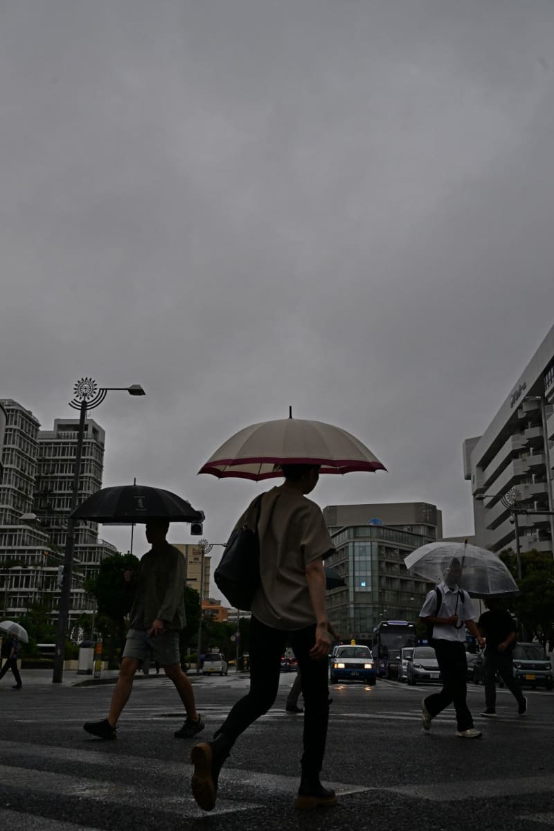 沖縄地方、全国で最も早い梅雨入り　平年より11日遅く