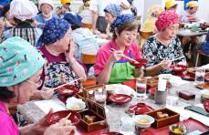食材の活用法から盛り付け方まで…老人会がホテルの料理人から日本料理を教わる 「家でも作ってみたい」沖縄・本部町