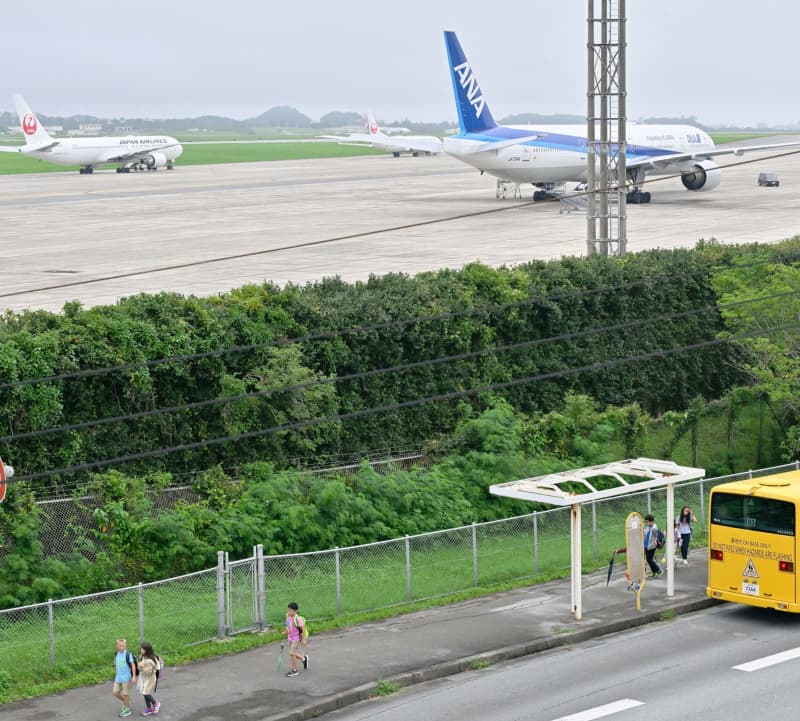 「窮屈でつらかった」「これが沖縄か…」疲弊する乗客　嘉手納基地で機内に8時間　遅い給油にいら立ち喫煙も　那覇空港で視界不良