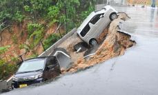 梅雨の猛威、沖縄県内で被害　名護市でアパートの駐車場が崩落　南城市糸数で24時間225.0ミリの雨量観測
