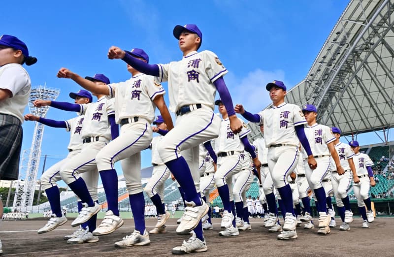 球児、5年ぶり入場行進　高校野球の沖縄大会が開幕　夏の甲子園出場を懸け、60チーム激突