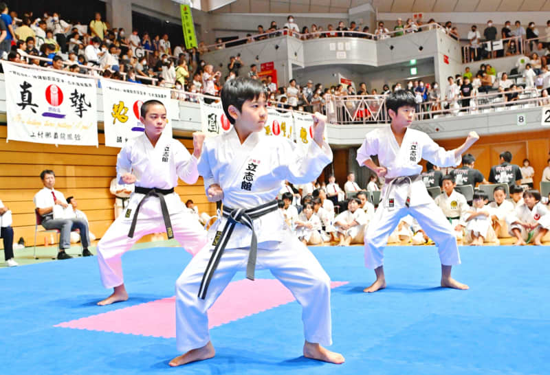 鍛えた技　1514人演武へ　流会派の垣根を越えて74道場460チーム出場　沖縄セルラープレゼンツ・第36回タイムス全沖縄少年少女空手道大会　7月21日、沖縄県立武道館で