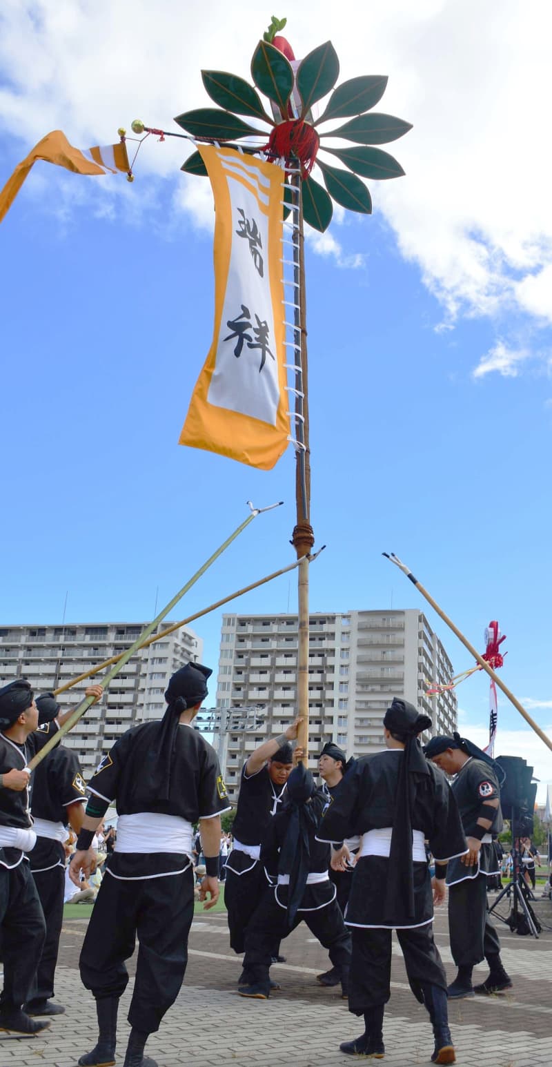 沖縄そばやタコライスなどの屋台も　那覇の青年団が旗頭披露　川崎市でオリオン祭あす9月16日まで