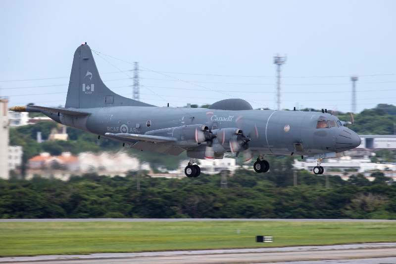 カナダ空軍の哨戒機CP140　沖縄・嘉手納基地に飛来　北朝鮮の「瀬取り」監視か