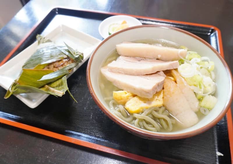 口の中に広がる月桃の優しい香り　浦添市勢理客にある沖縄そば屋のオリジナル麺　スープと相性抜群