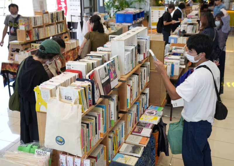 「久茂地ブックスクエア」那覇市で開催　古書や新刊本の販売やトークイベントも　タイムスビル、あす10月6日まで