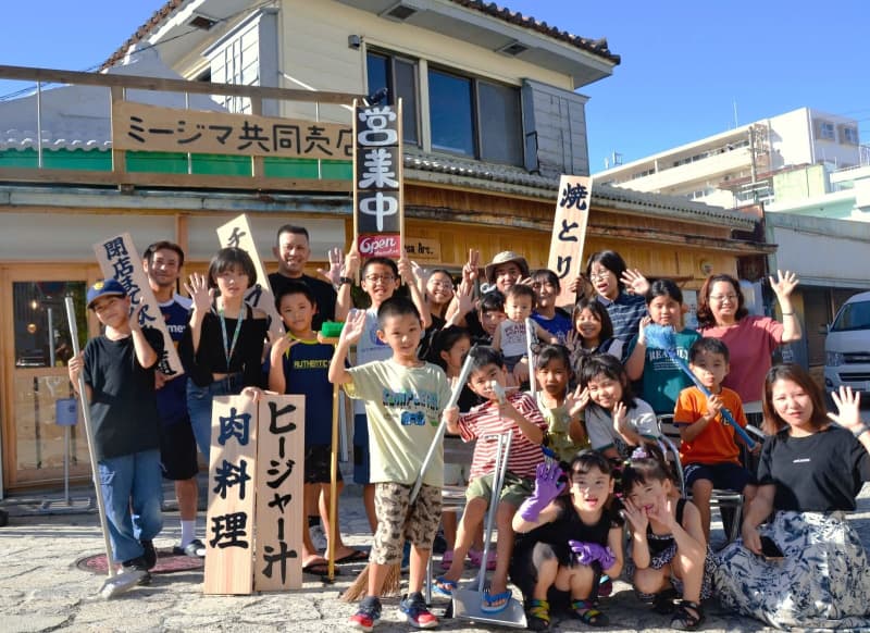 木造築70年の商店を住民が共同売店に再生　地元の誇り・大綱曳の雰囲気が随所に　食堂や駄菓子屋も　沖縄・与那原町