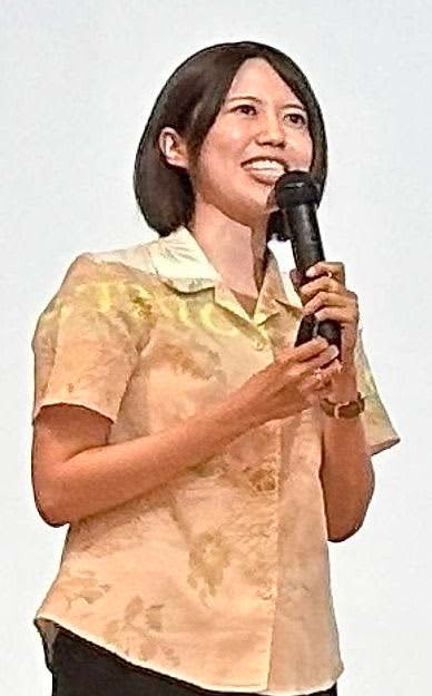 ジャングリアの仕事に「ワクワク」　沖縄にUターン入社の小波津麻子さん、名護市で名桜大の1年生に講義