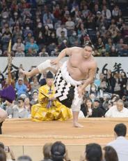 5年ぶりに大相撲沖縄場所　迫力の取り組み1万人満喫　豊昇龍がトーナメント戦優勝　宜野湾市出身の幕下立王尚が弓取り式