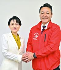 沖縄市長選へ政策議論　立候補表明した花城大輔氏と仲村未央氏　どうする経済振興・福祉・教育・基地問題…実現に向けた財源は